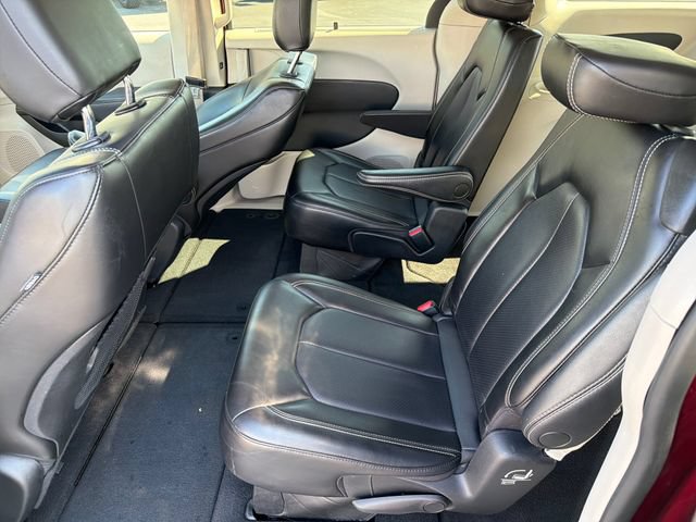 Used 2023 Chrysler Pacifica Touring-L FWD image 21