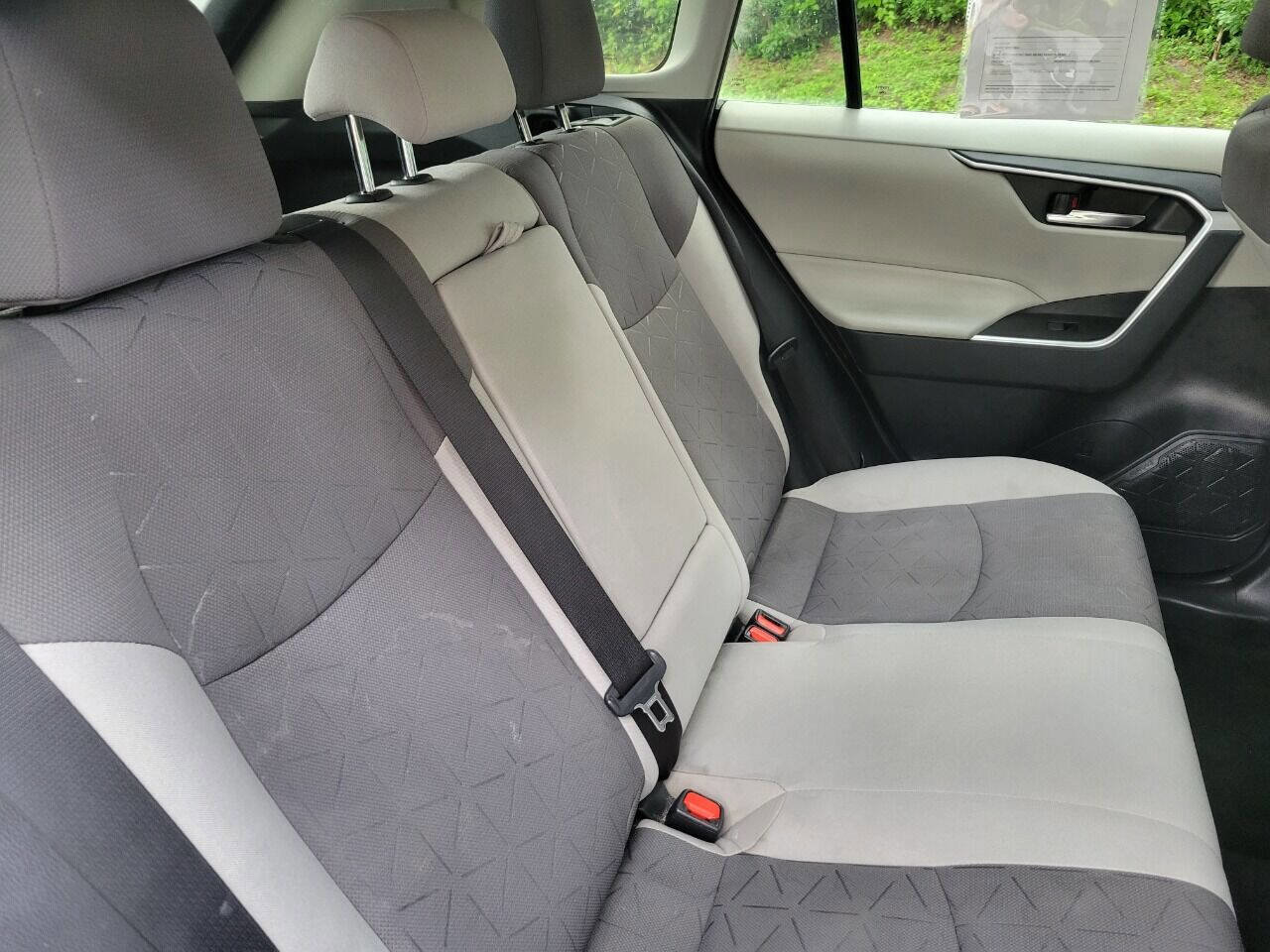 Used 2021 Toyota RAV4 XLE FWD image 11