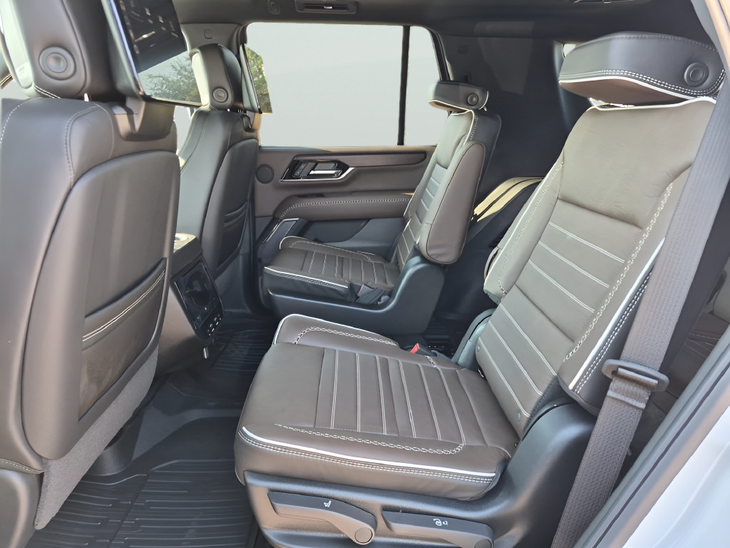 New 2026 GMC Yukon Denali Ultimate w/ LPO, Illumination Package AWD/4WD image 33
