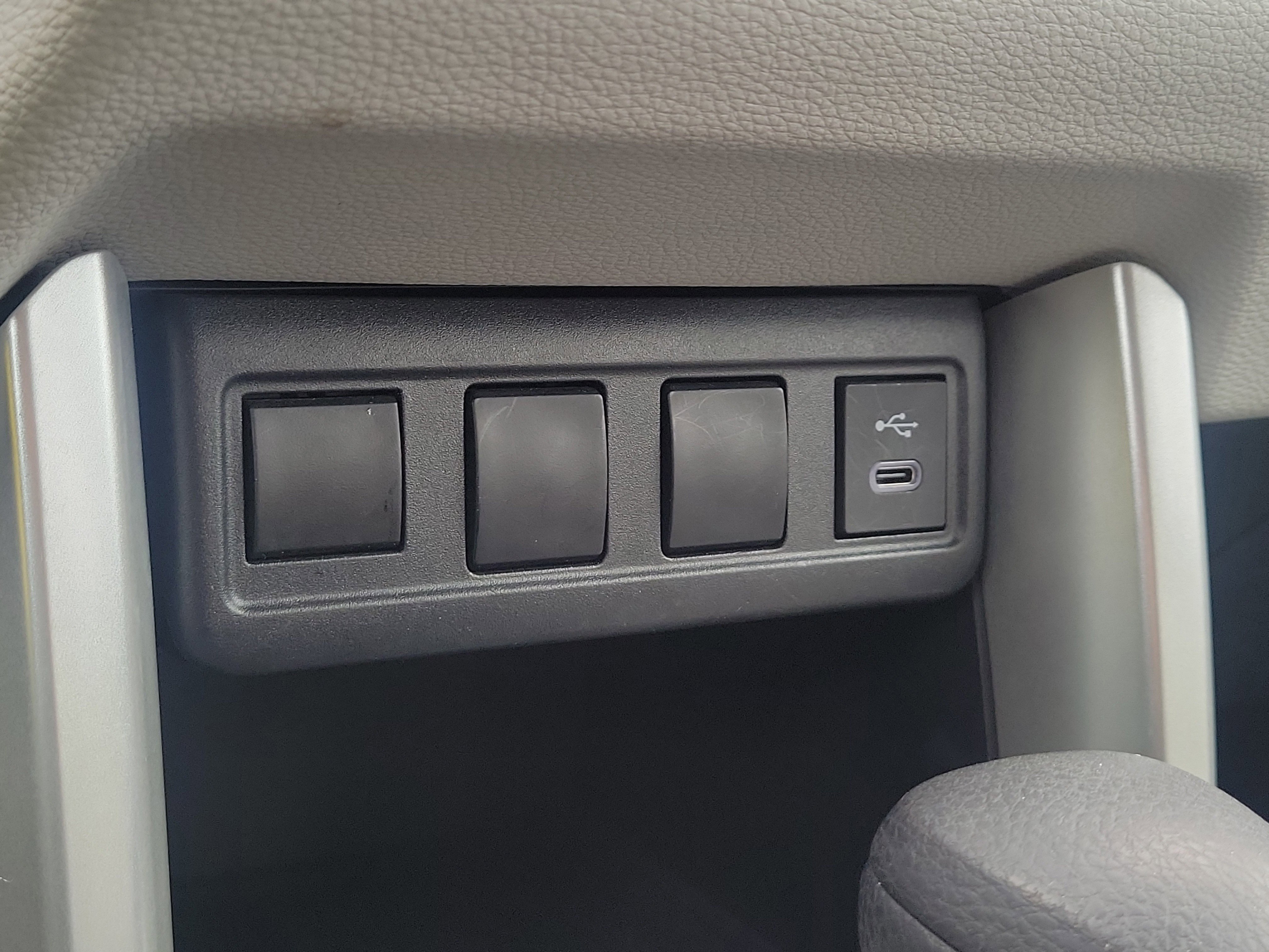 Used 2024 Toyota Corolla Cross L image 29