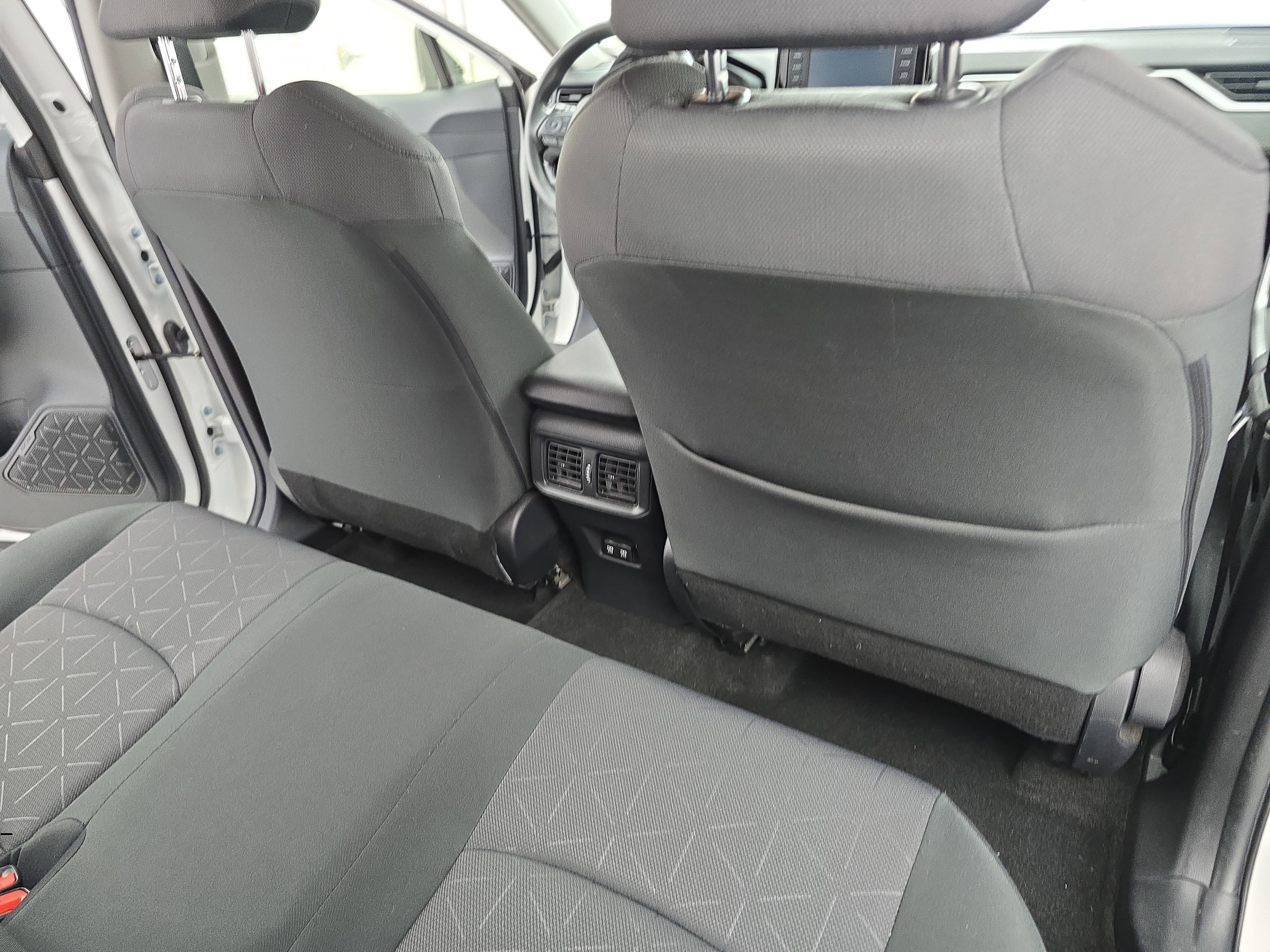 Used 2019 Toyota RAV4 XLE FWD image 11