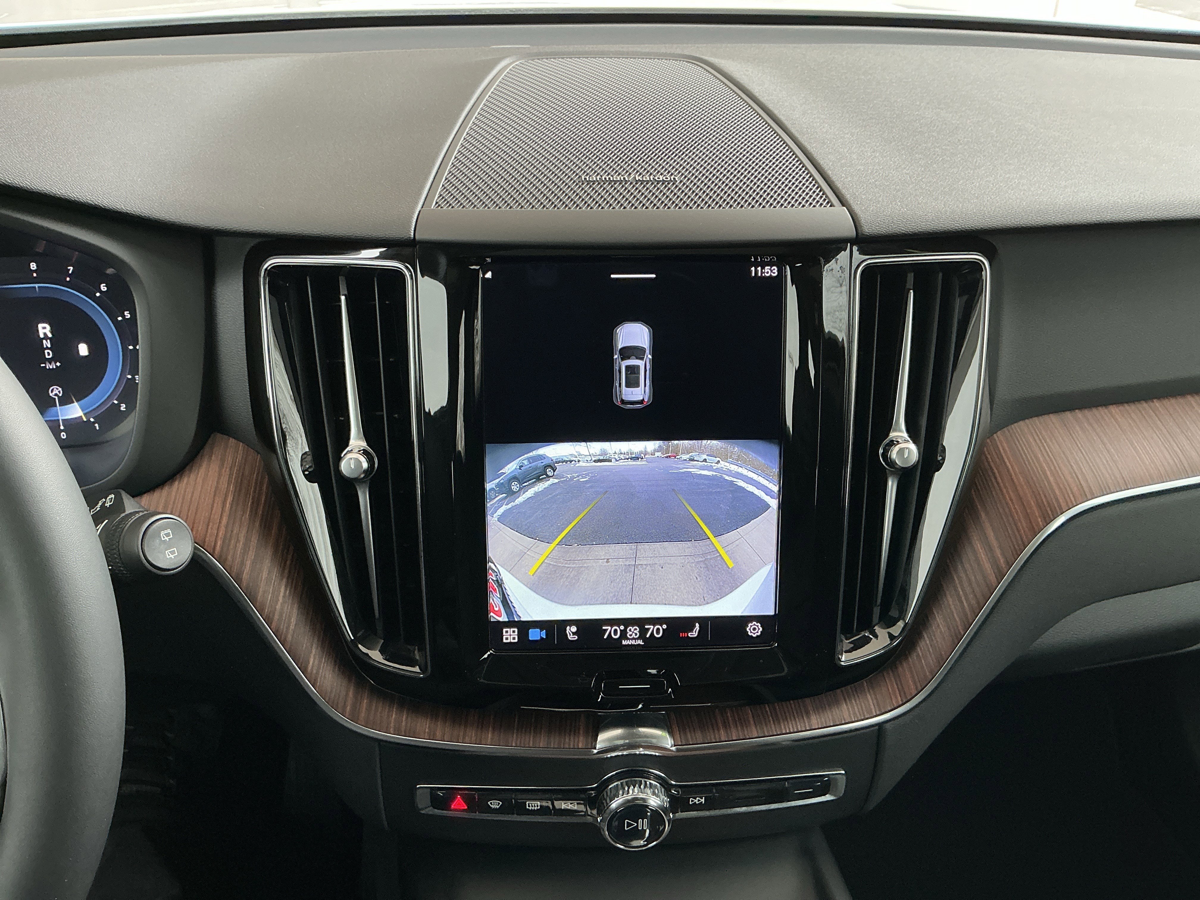 Used 2023 Volvo XC60 B5 Plus image 10