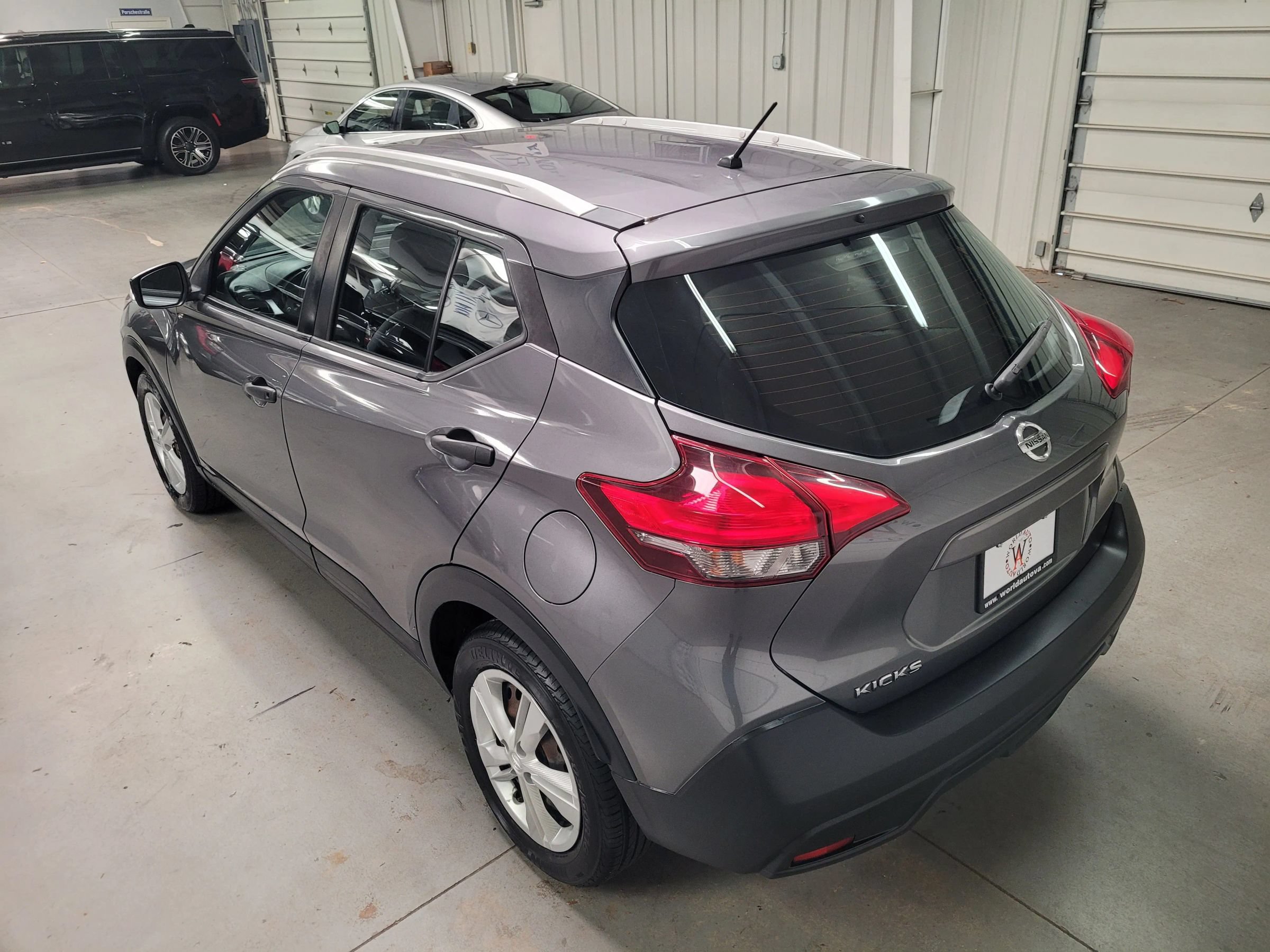 Used 2019 Nissan Kicks S FWD image 5