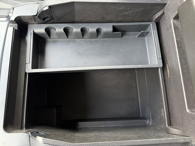 Used 2024 Ford Expedition XLT image 30