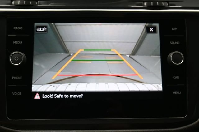 Used 2023 Volkswagen Tiguan SE w/ Panoramic Sunroof Package FWD image 21