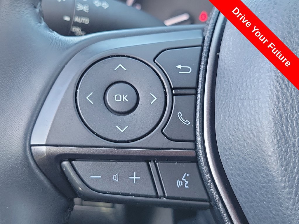 Used 2023 Toyota Camry SE FWD image 5