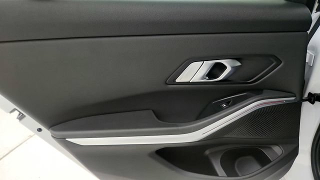 Used 2020 BMW 330i Sedan w/ Convenience Package RWD image 45