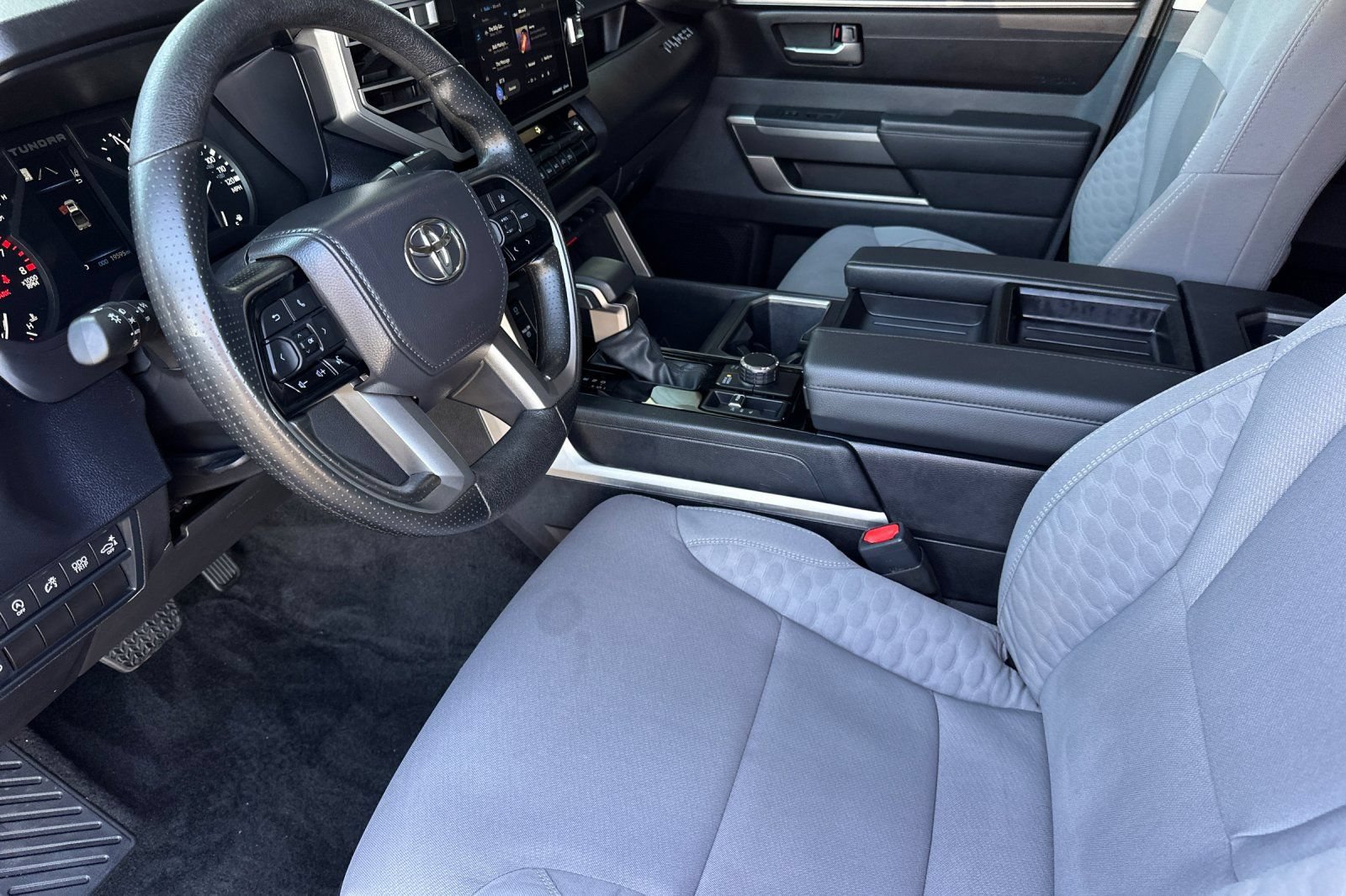 Used 2024 Toyota Tundra SR5 w/ SR5 Convenience Package AWD/4WD image 10