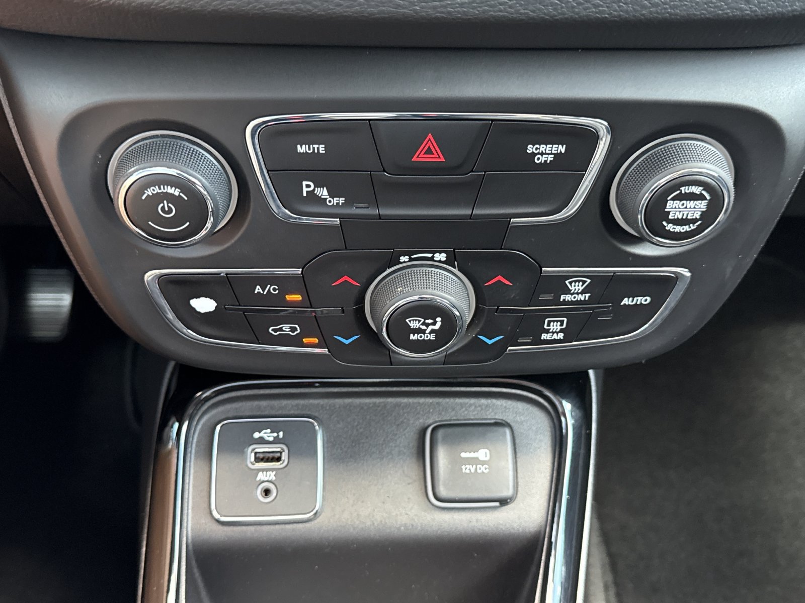 Used 2019 Jeep Compass Latitude FWD image 25