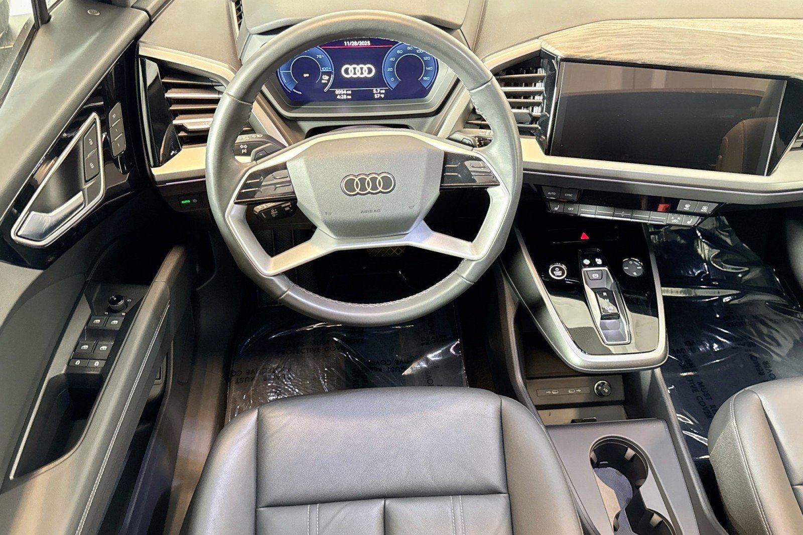 Used 2025 Audi Q4 e-tron Premium Plus image 21