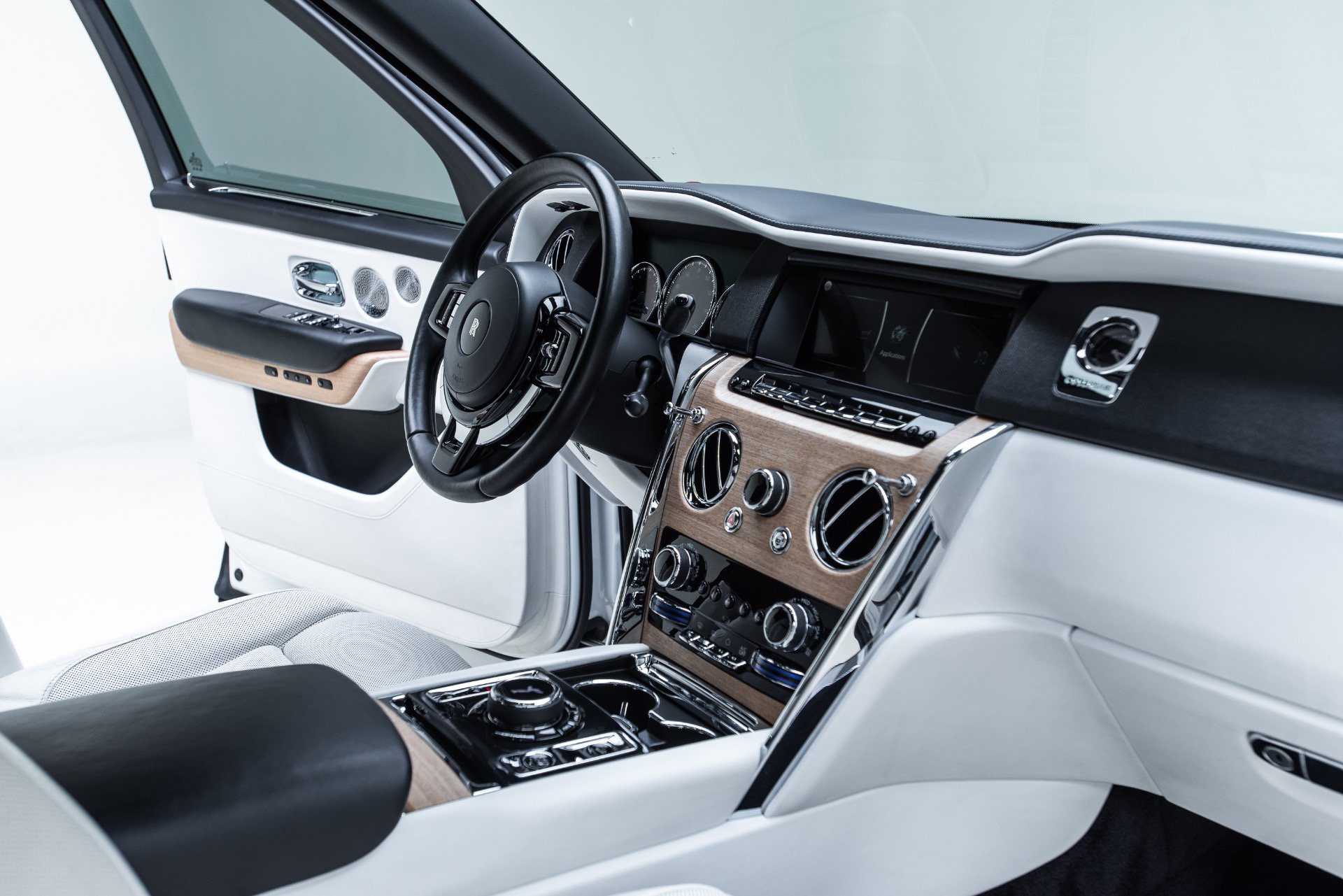 Used 2019 Rolls-Royce Cullinan AWD/4WD image 36