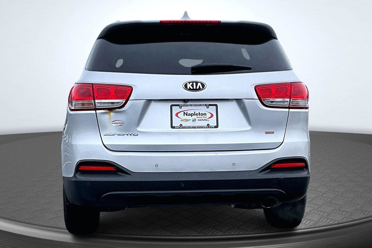Used 2016 Kia Sorento LX w/ LX Convenience Package image 4