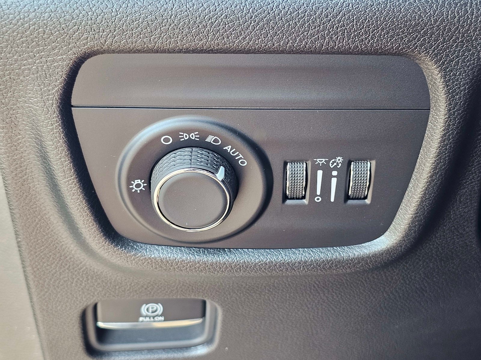 Used 2024 Jeep Grand Cherokee L Laredo RWD image 18
