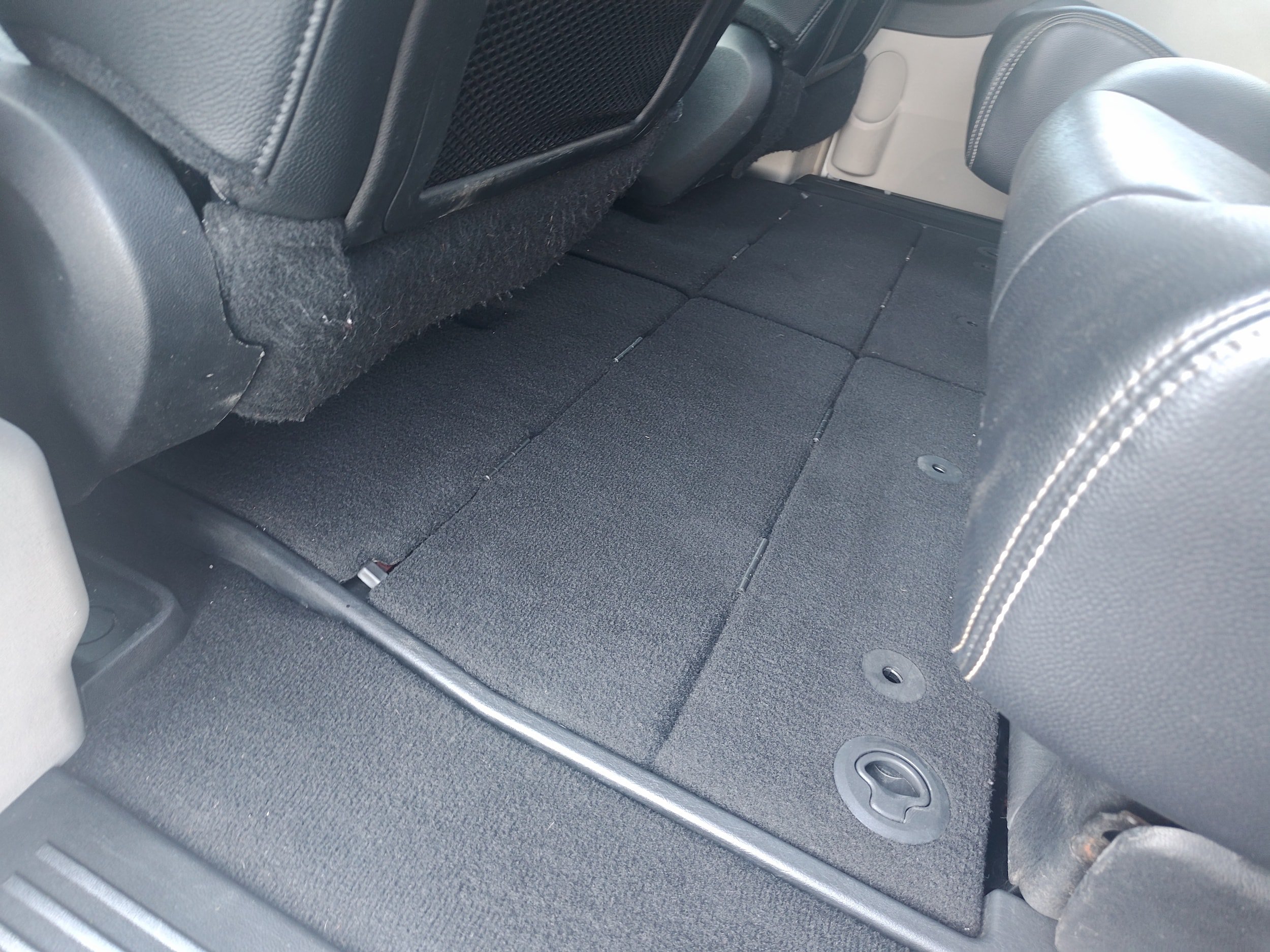 Used 2014 Chrysler Town & Country Touring FWD image 18