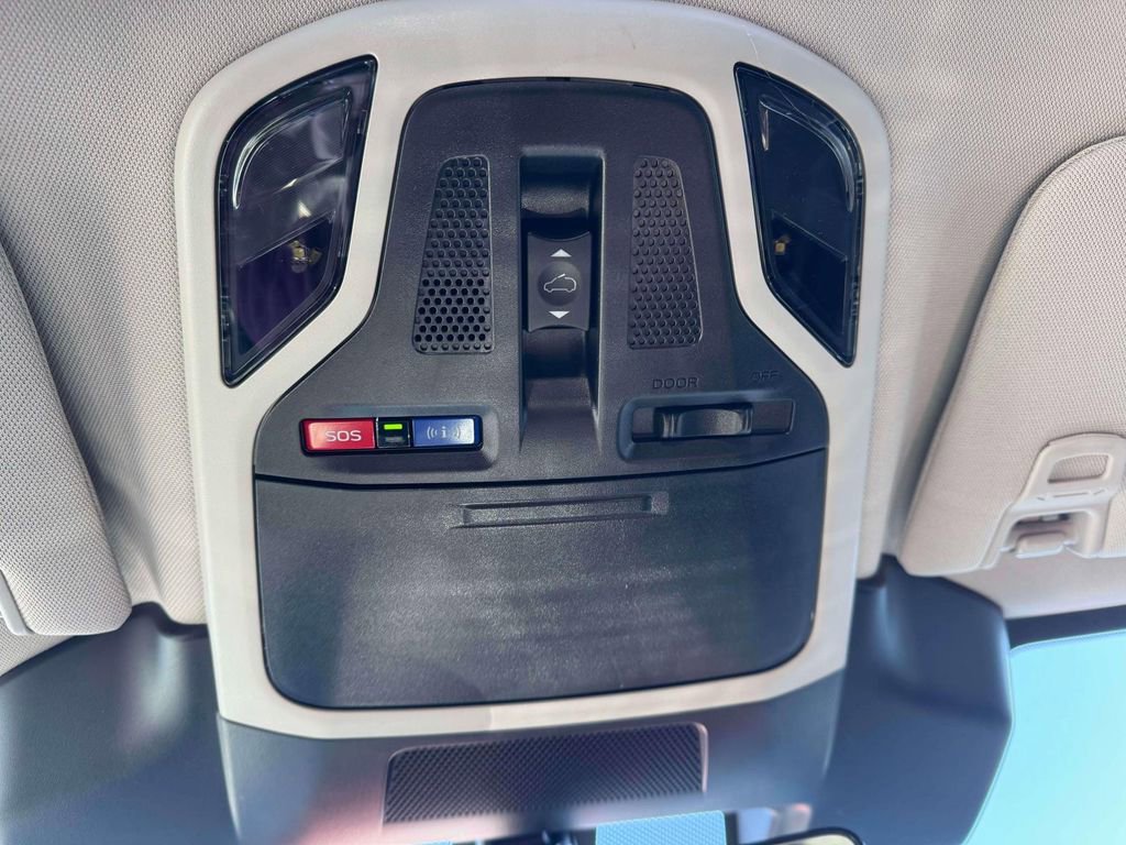 Used 2023 Subaru Outback Premium image 31