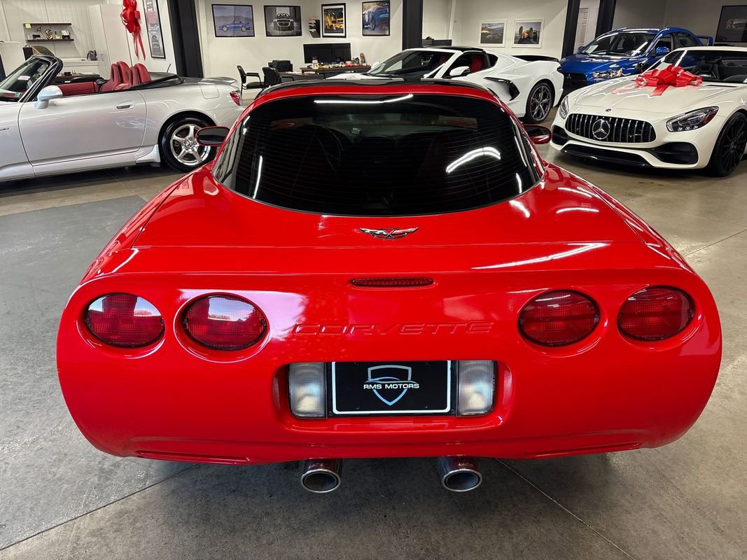 Used 2004 Chevrolet Corvette Coupe w/ Roof Package image 10