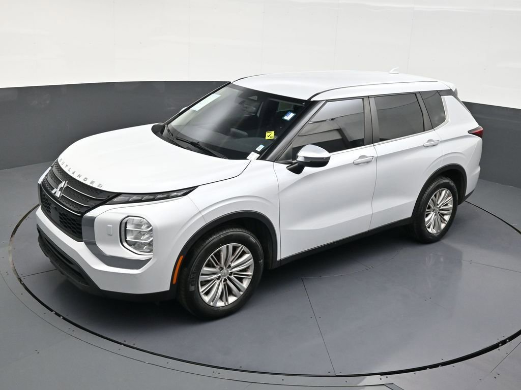 Used 2022 Mitsubishi Outlander ES image 12