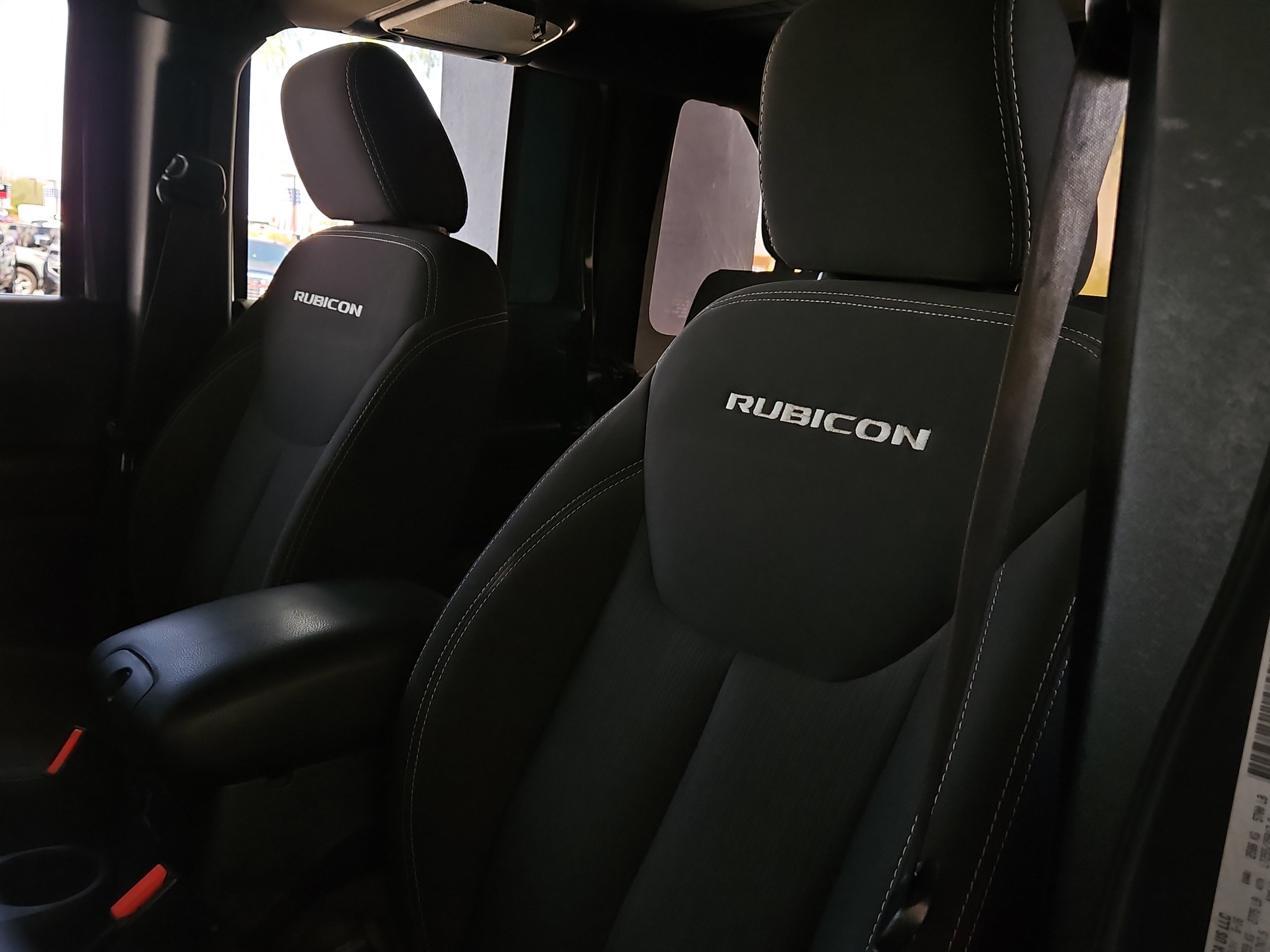 Used 2016 Jeep Wrangler Unlimited Rubicon w/ Connectivity Group image 8