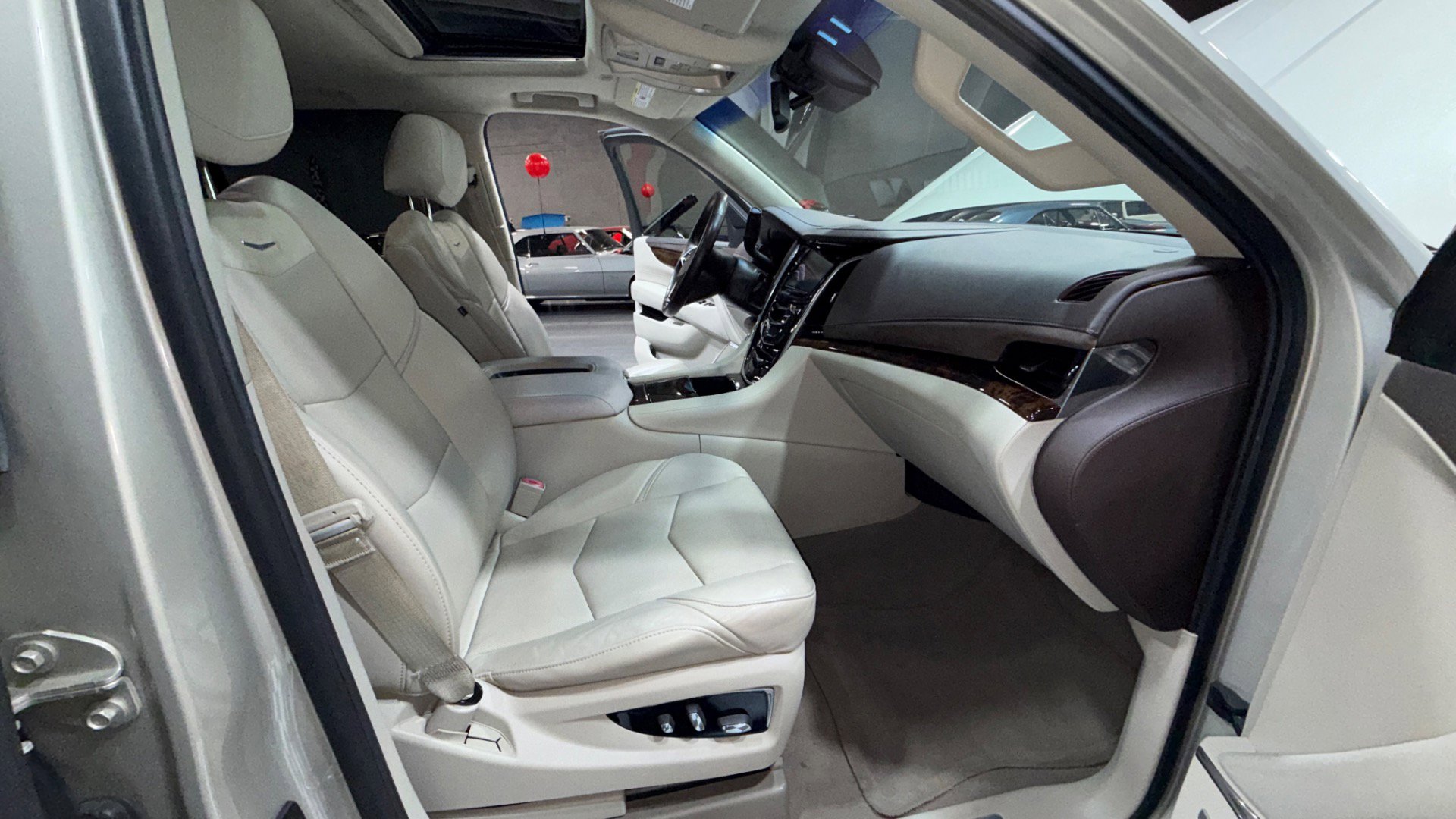 Used 2015 Cadillac Escalade Luxury image 79