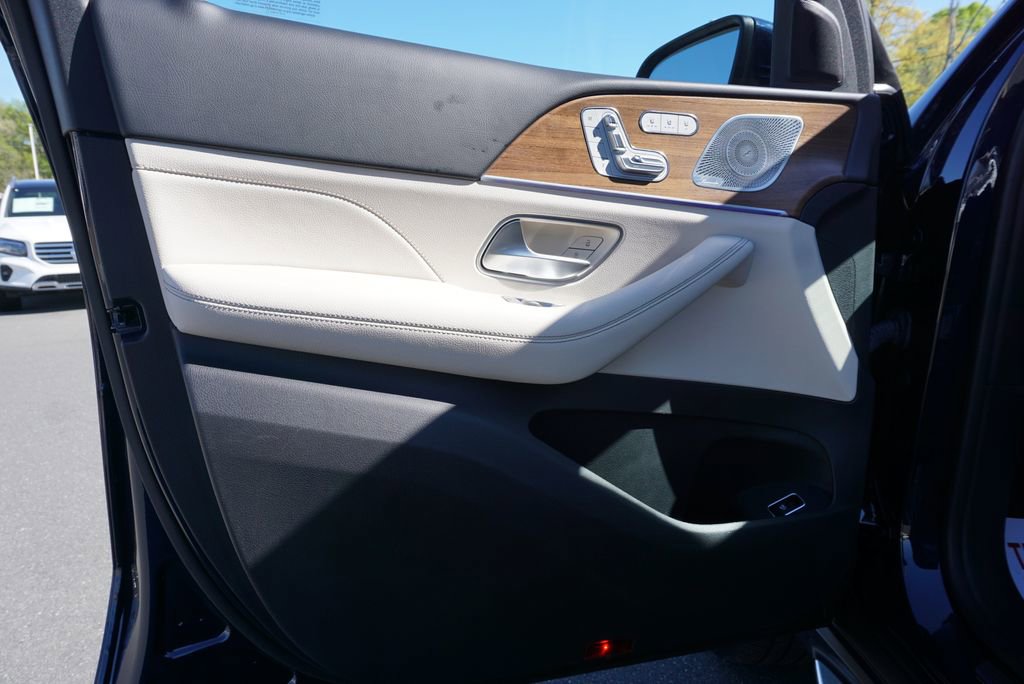Used 2022 Mercedes-Benz GLS 450 4MATIC image 13