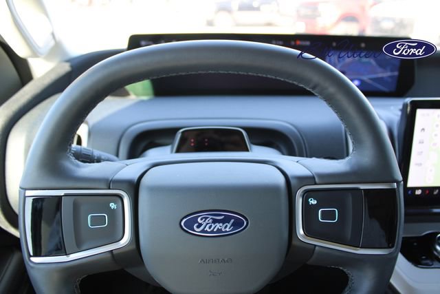 New 2025 Ford Expedition Active image 18