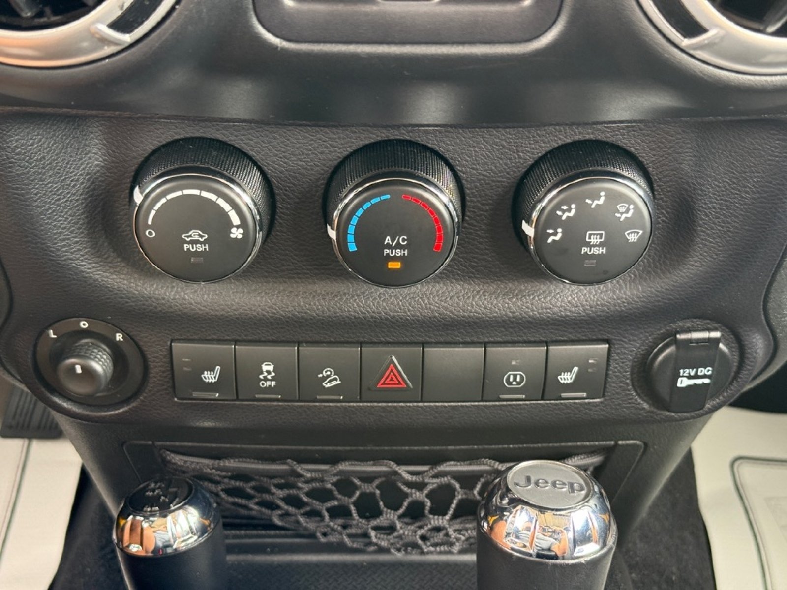 Used 2015 Jeep Wrangler Unlimited Sahara w/ Dual Top Group AWD/4WD image 17