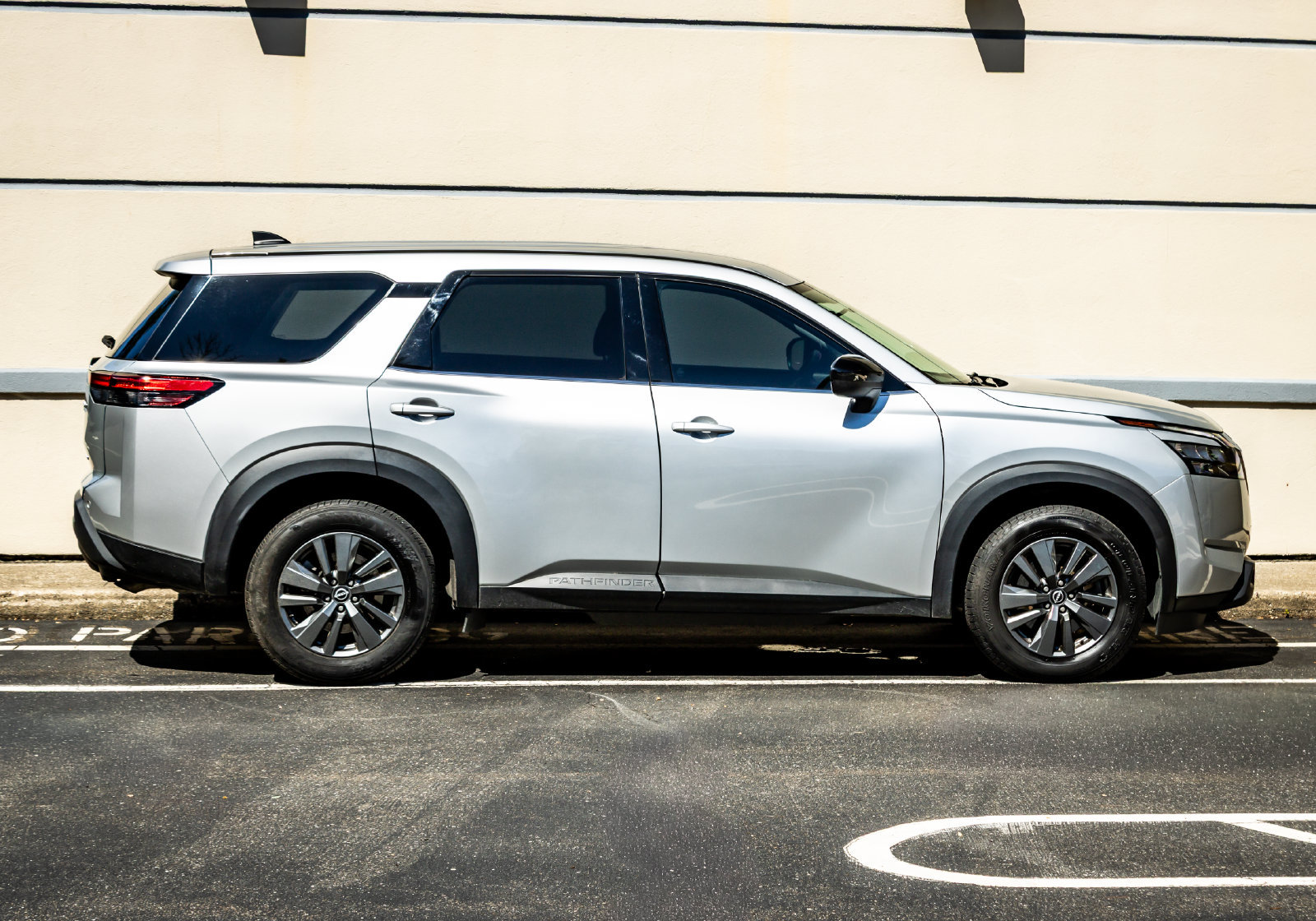 Used 2024 Nissan Pathfinder S AWD/4WD image 9