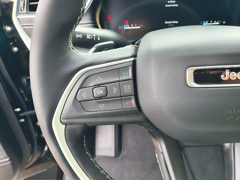 New 2025 Jeep Grand Cherokee Altitude image 18