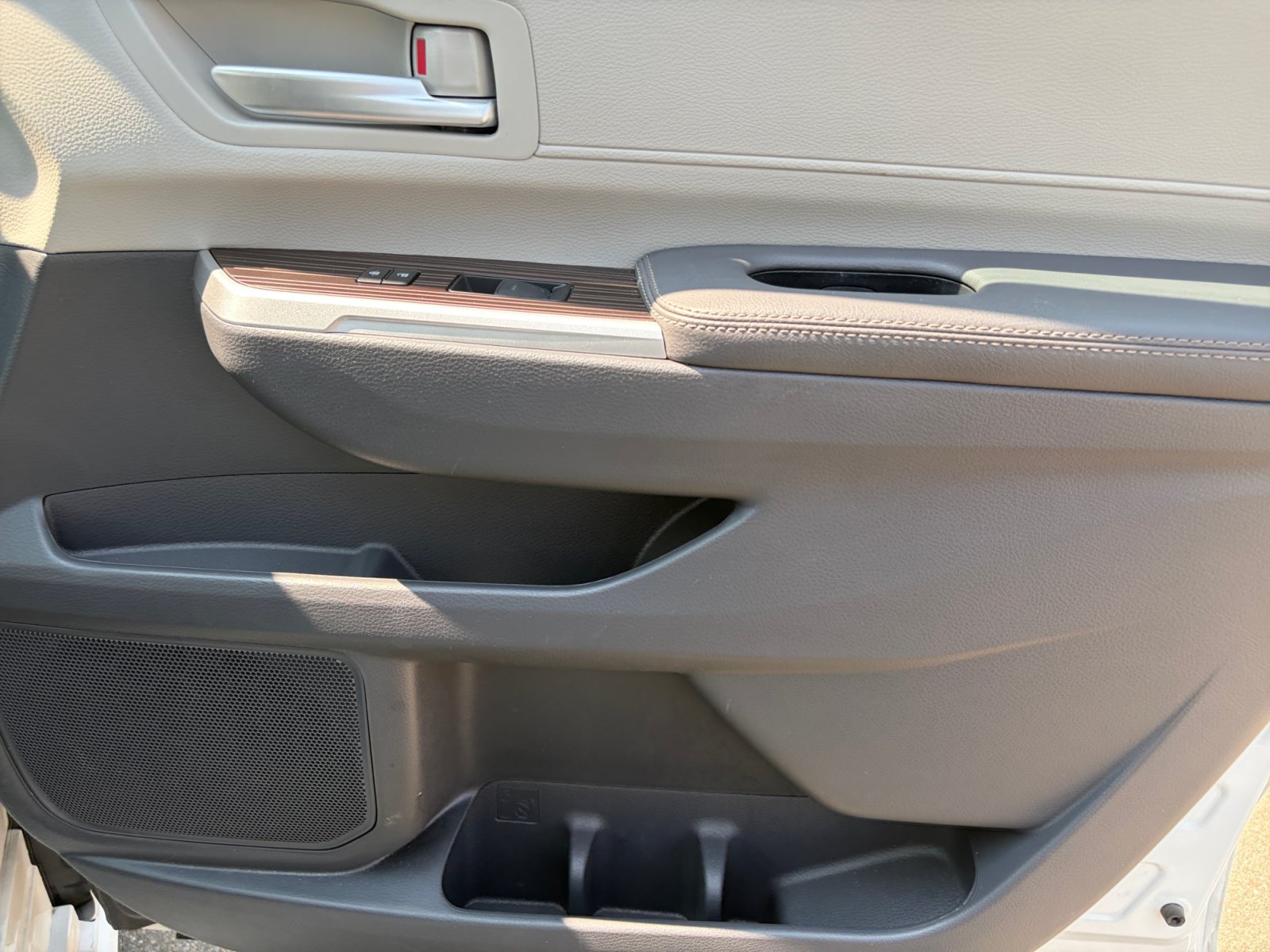 Used 2022 Toyota Sienna XLE FWD image 16