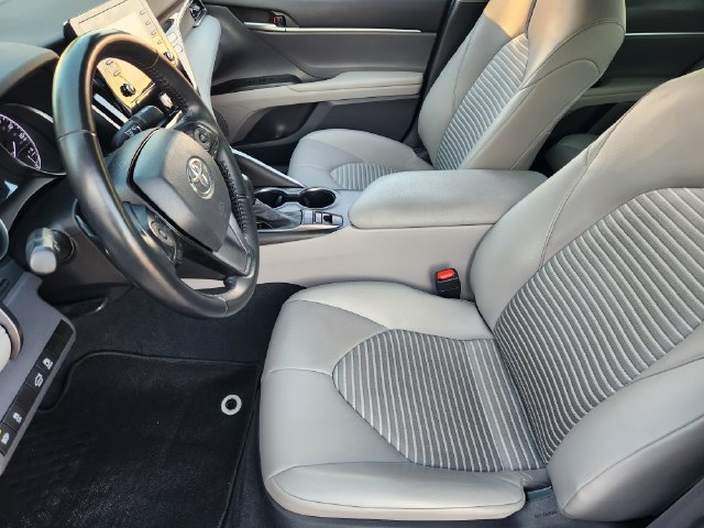 Used 2023 Toyota Camry SE FWD image 3