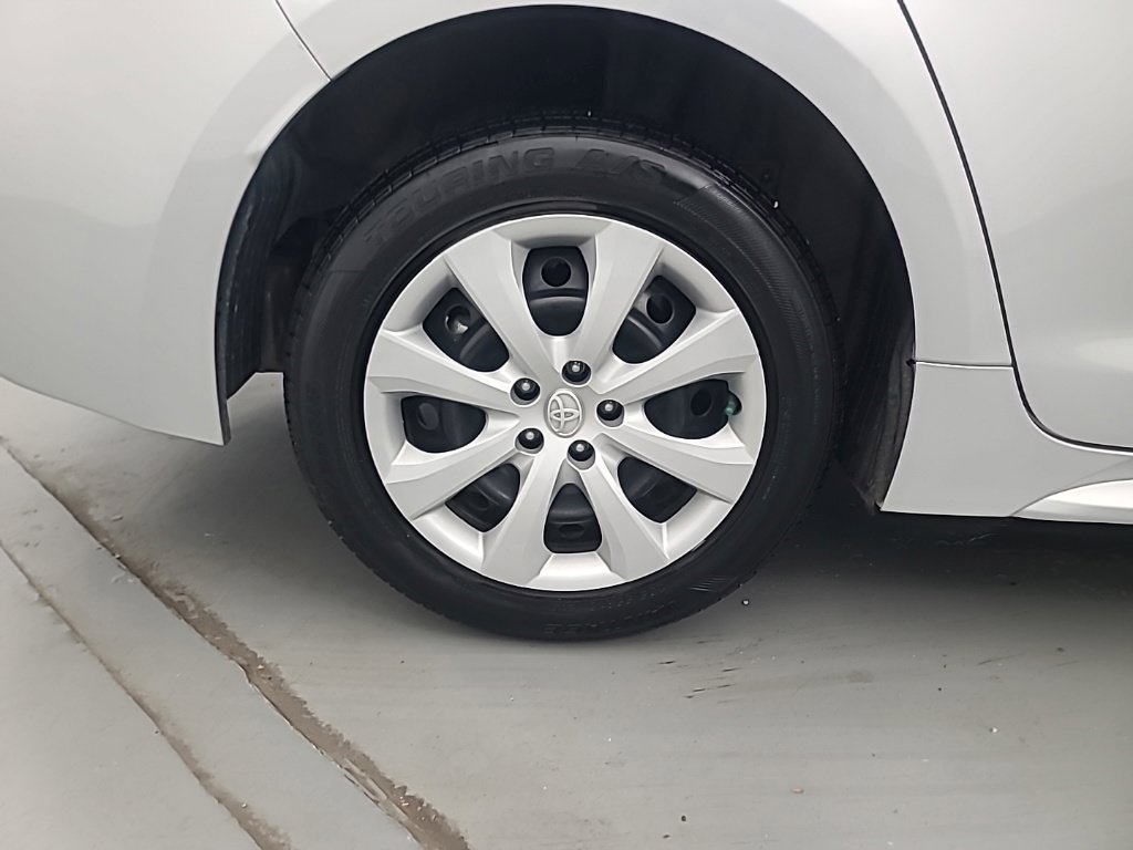 Used 2025 Toyota Corolla LE FWD image 11