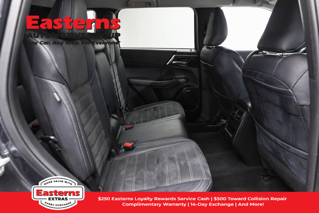 Used 2025 Mitsubishi Outlander SE FWD image 24