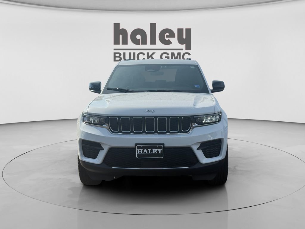 Used 2025 Jeep Grand Cherokee Laredo w/ Luxury Tech Group I image 8