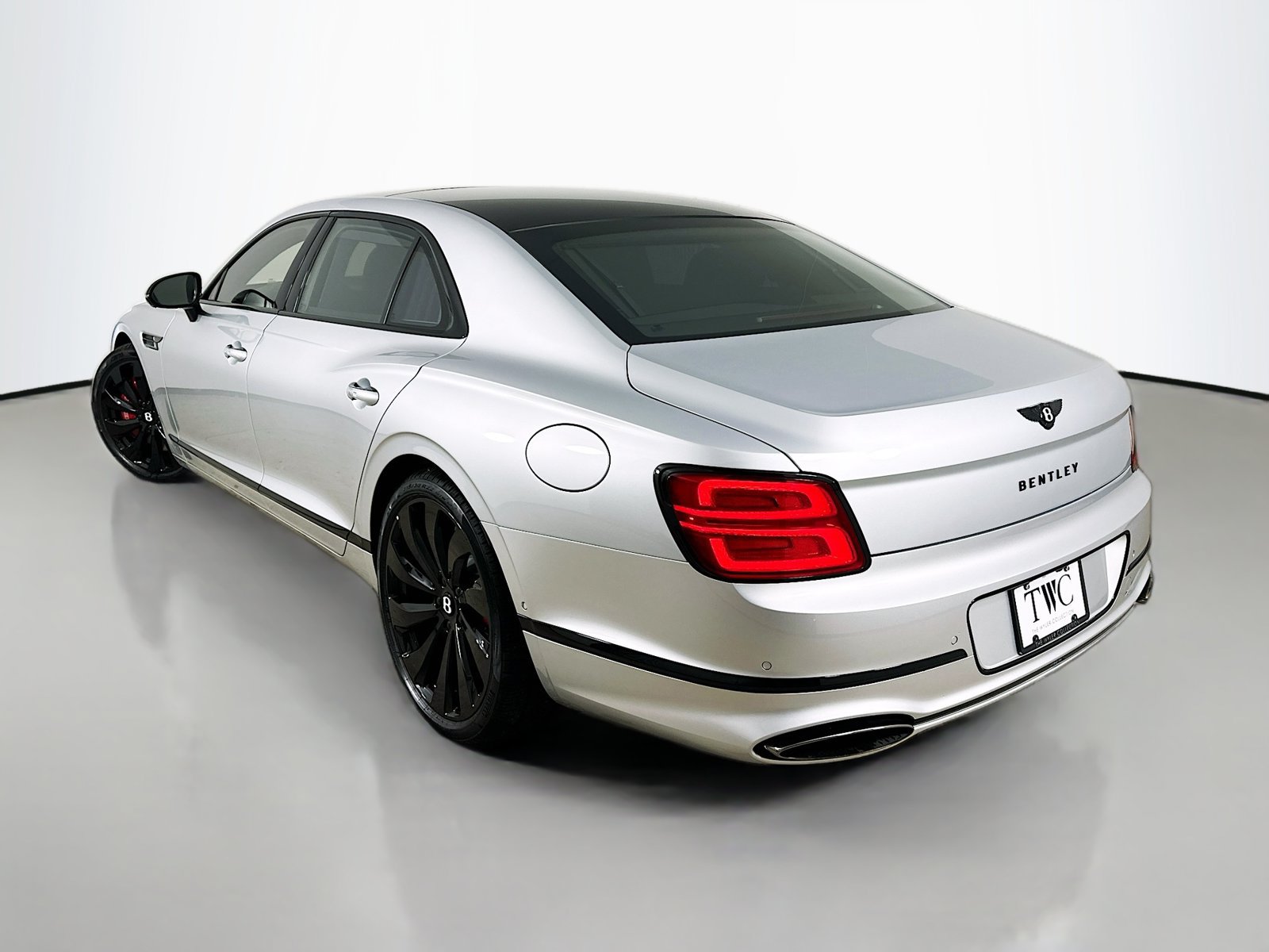New 2026 Bentley Flying Spur V8 AWD/4WD image 3