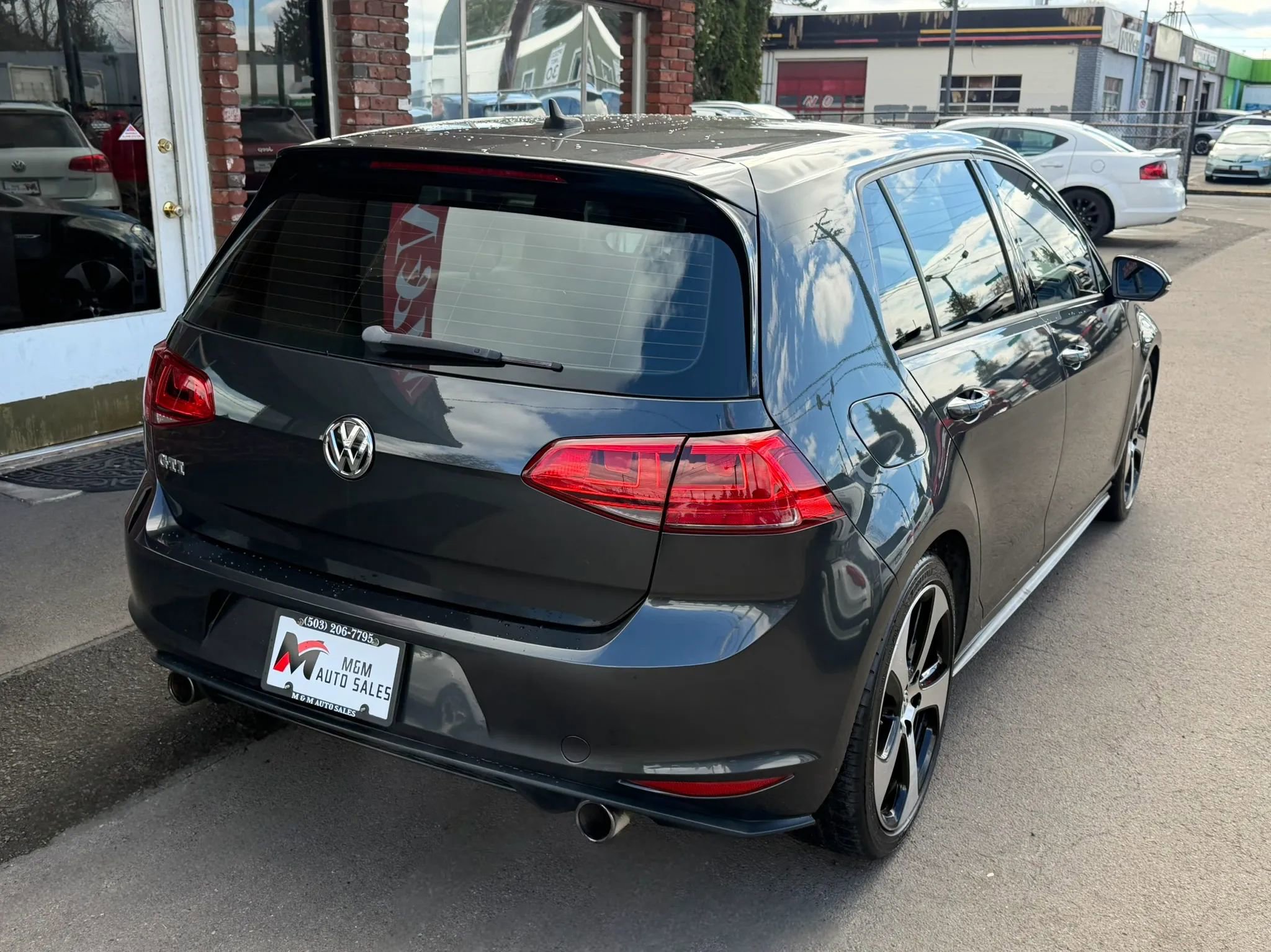 Used 2015 Volkswagen GTI SE w/ Lighting Package (SEL) FWD image 3
