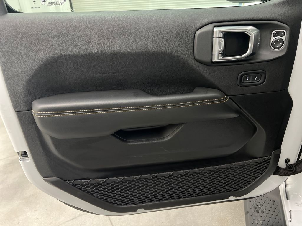 Used 2025 Jeep Wrangler Sahara 4xe image 11