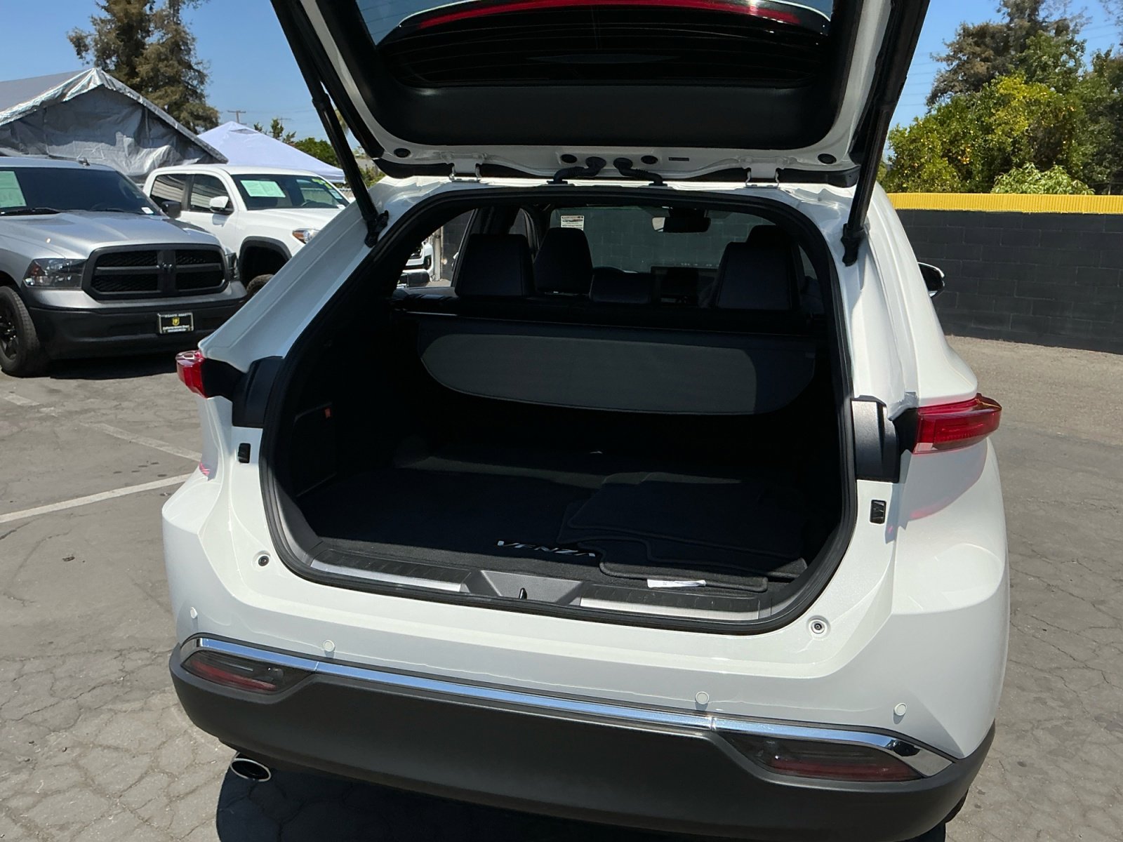 Used 2021 Toyota Venza XLE w/ Softex Package AWD/4WD image 24