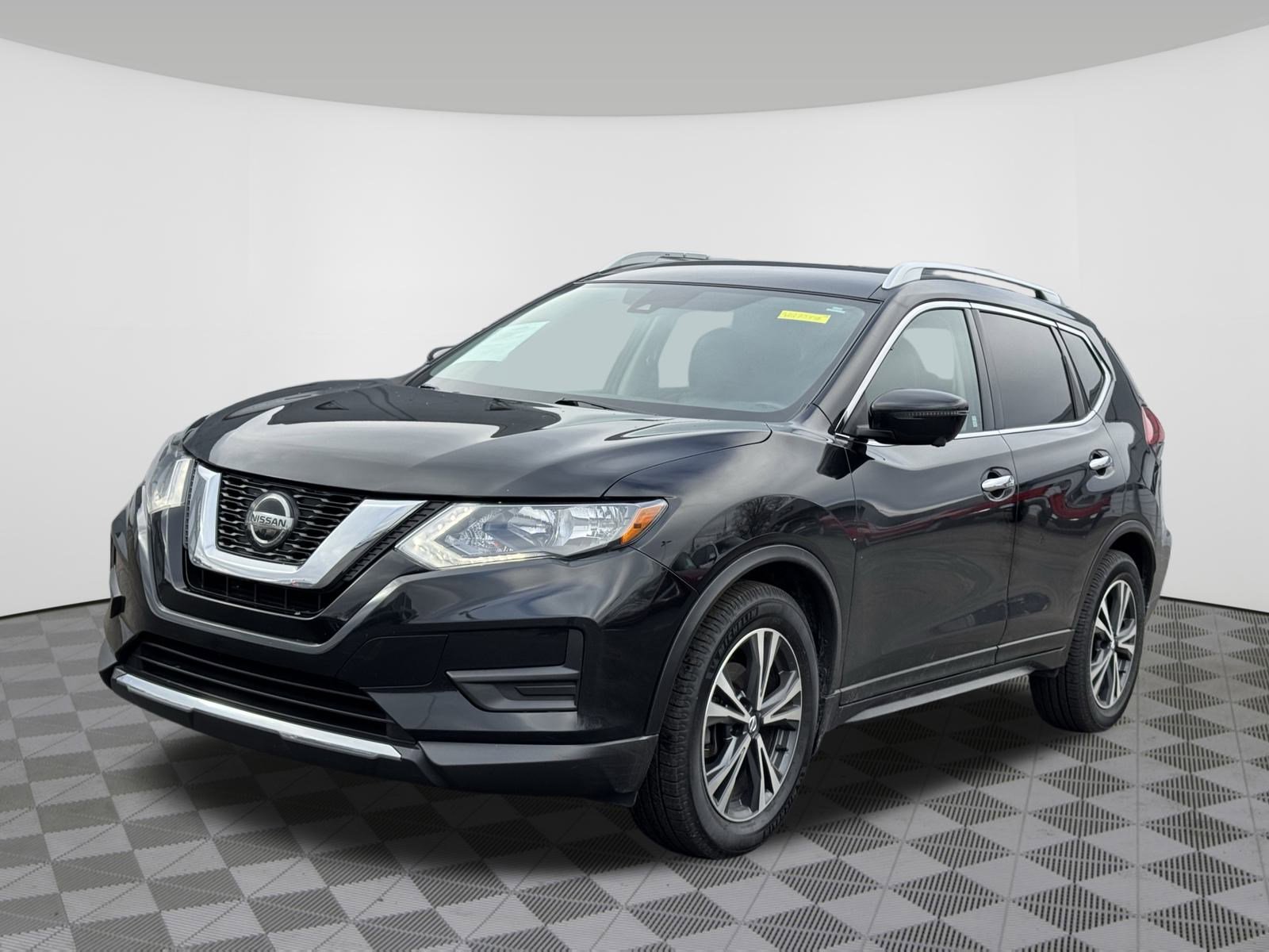 Used 2019 Nissan Rogue SV w/ Premium Package image 11