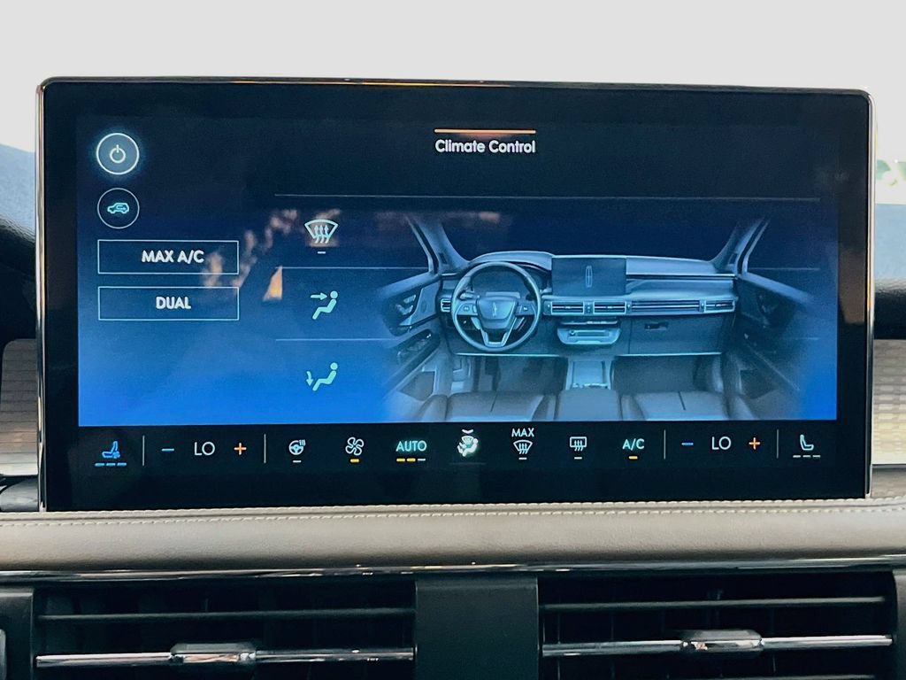 Used 2025 Lincoln Corsair AWD w/ Equipment Group 101A image 15