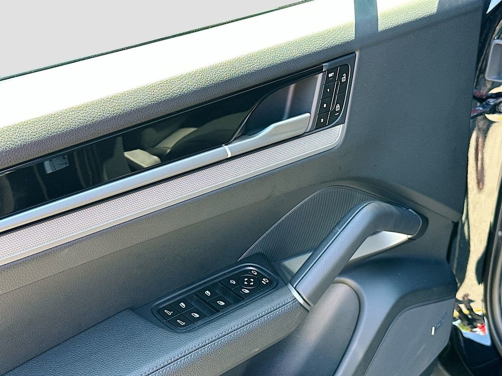 Certified 2026 Porsche Cayenne Coupe AWD/4WD image 20