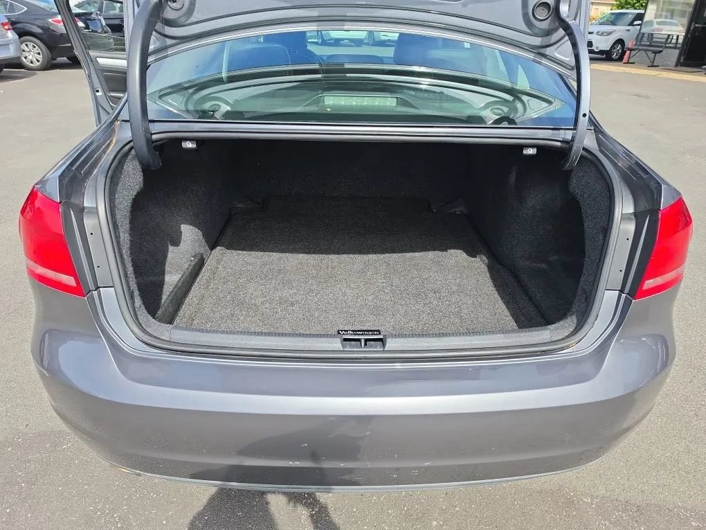 Used 2012 Volkswagen Passat 2.5 SE FWD image 17
