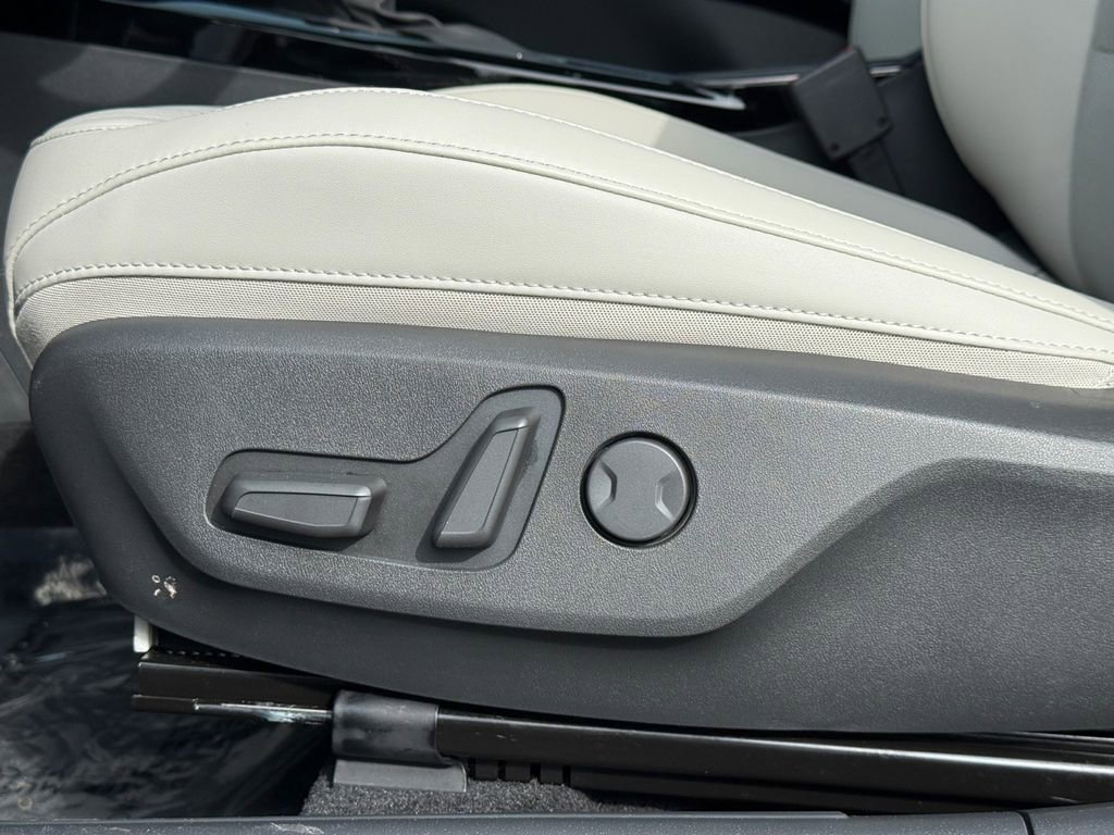 Certified 2025 Kia Niro EX Touring image 10