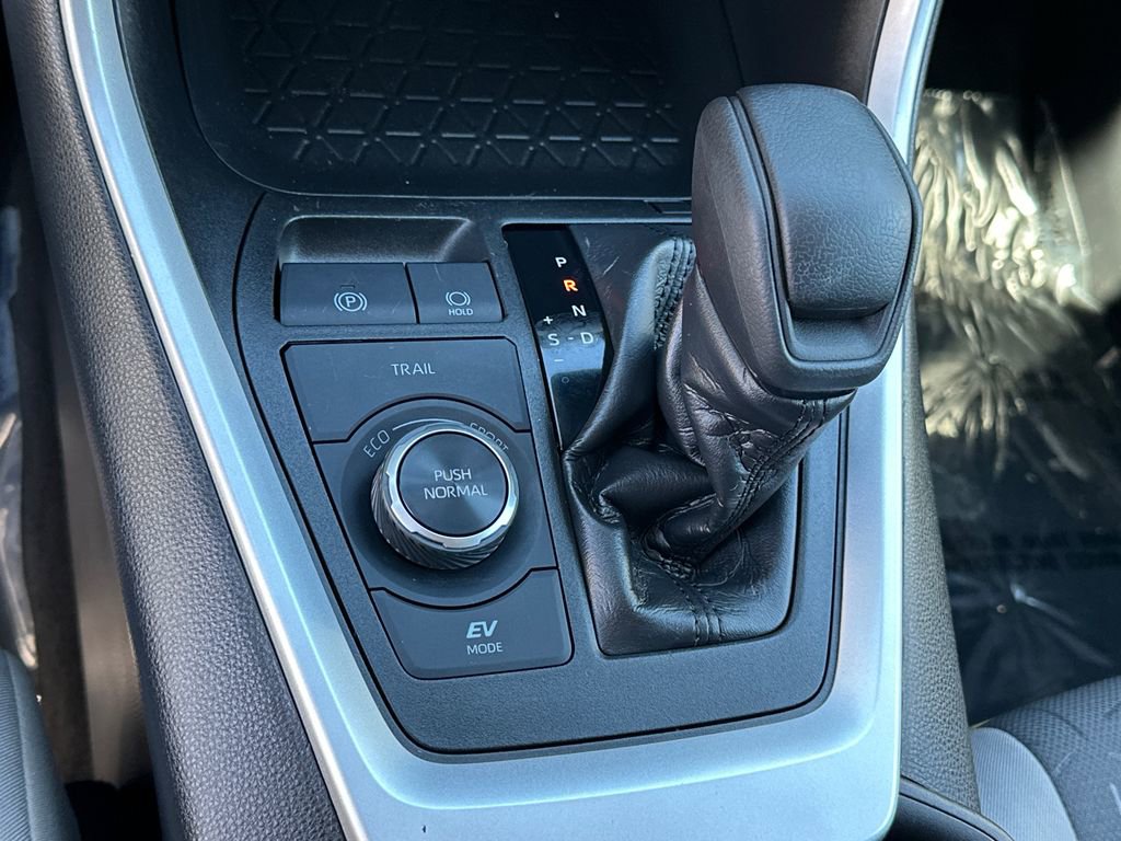 Used 2021 Toyota RAV4 XLE w/ Convenience Package image 31