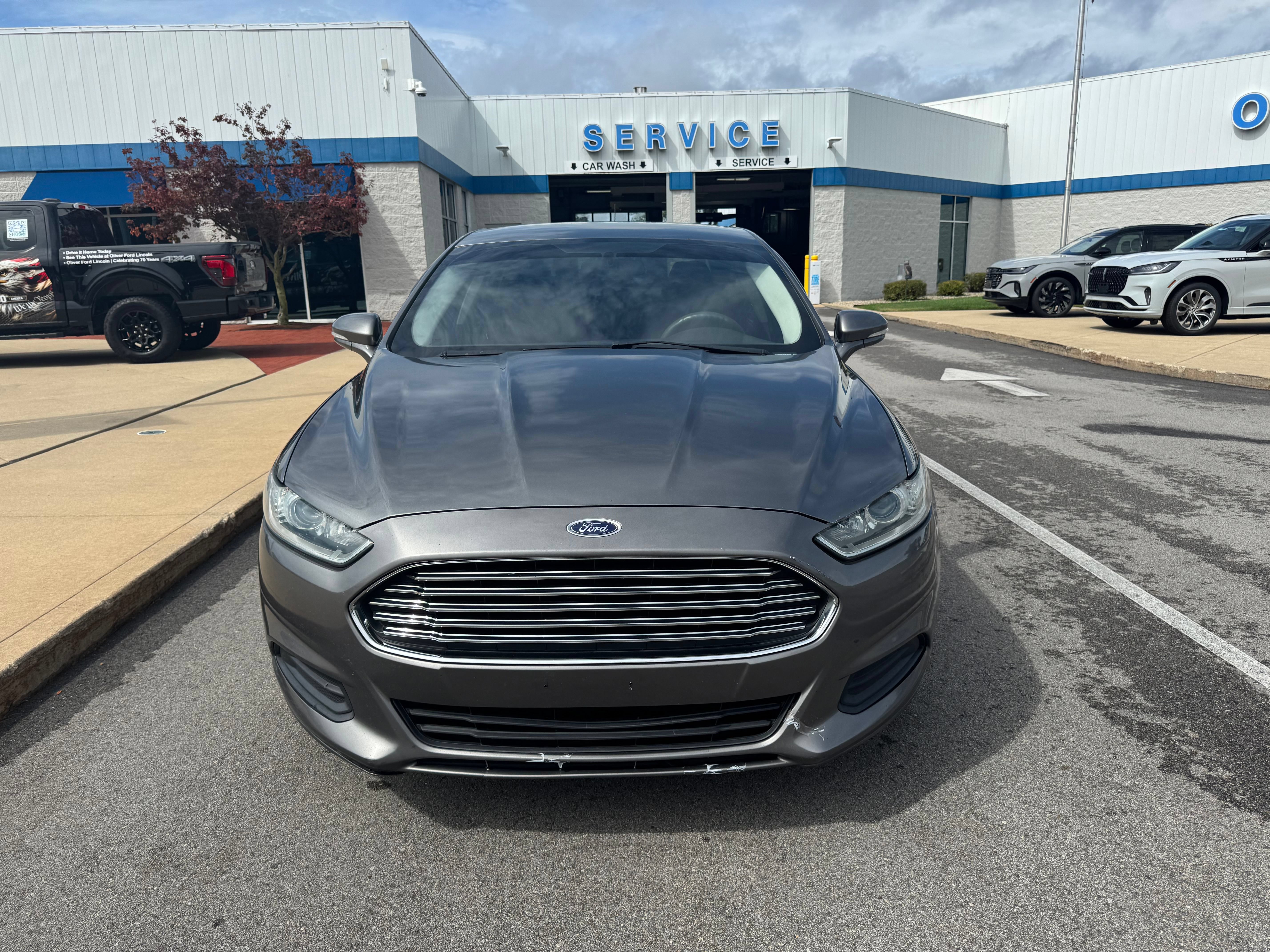 Used 2014 Ford Fusion SE FWD image 2