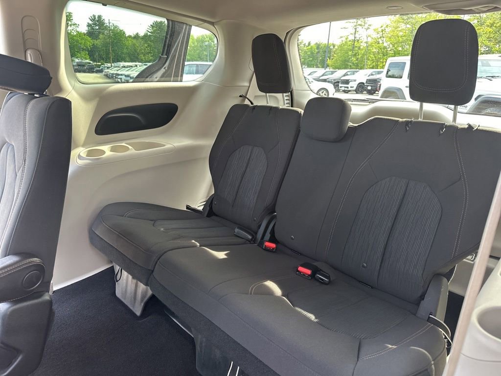 Used 2018 Chrysler Pacifica Touring Plus FWD image 35