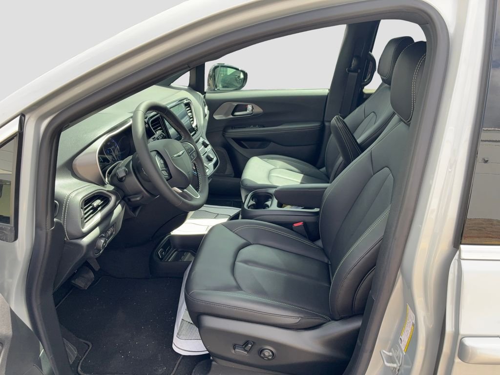 New 2026 Chrysler Pacifica Select AWD/4WD image 9