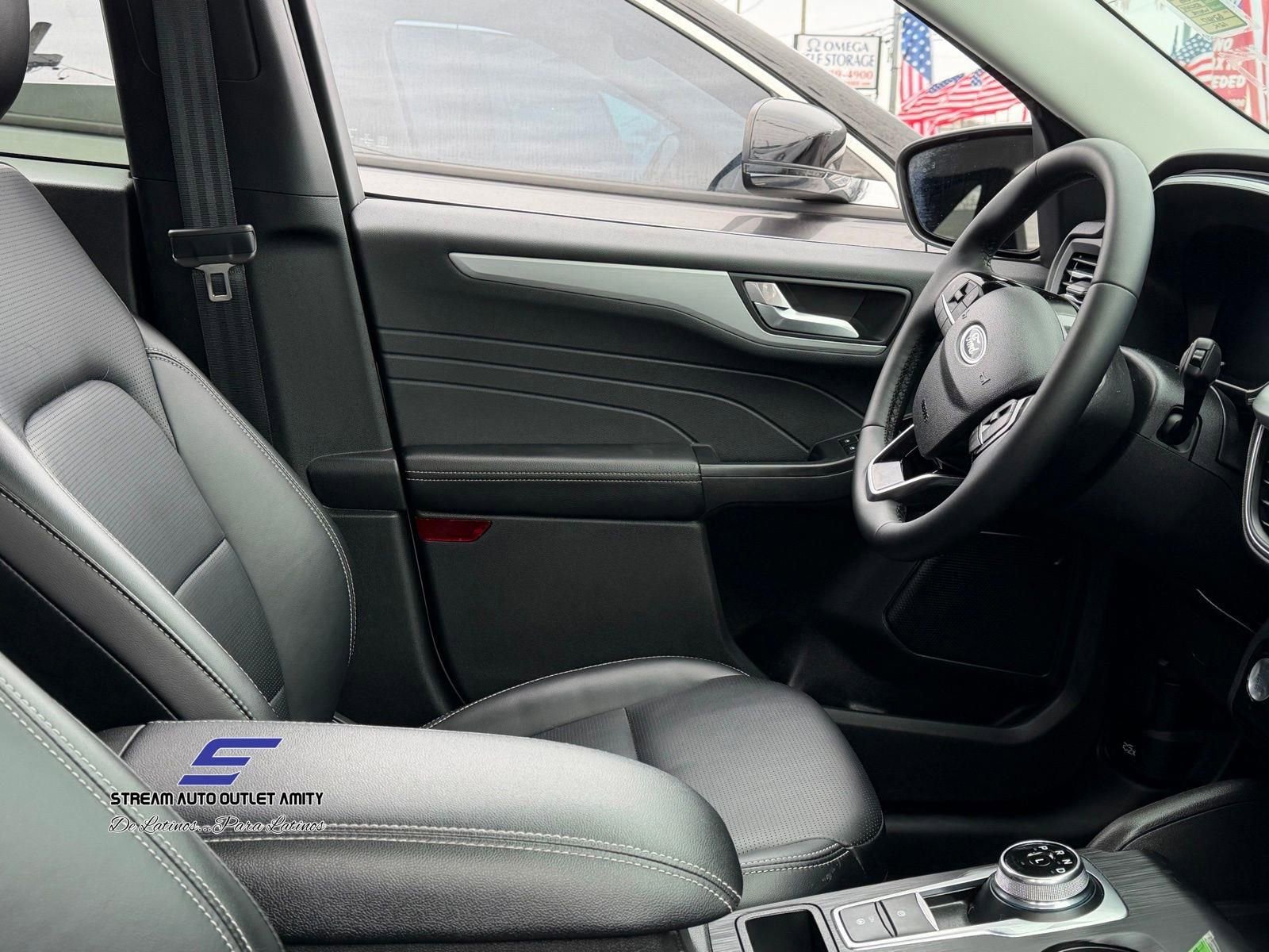 Used 2025 Ford Escape Platinum image 13