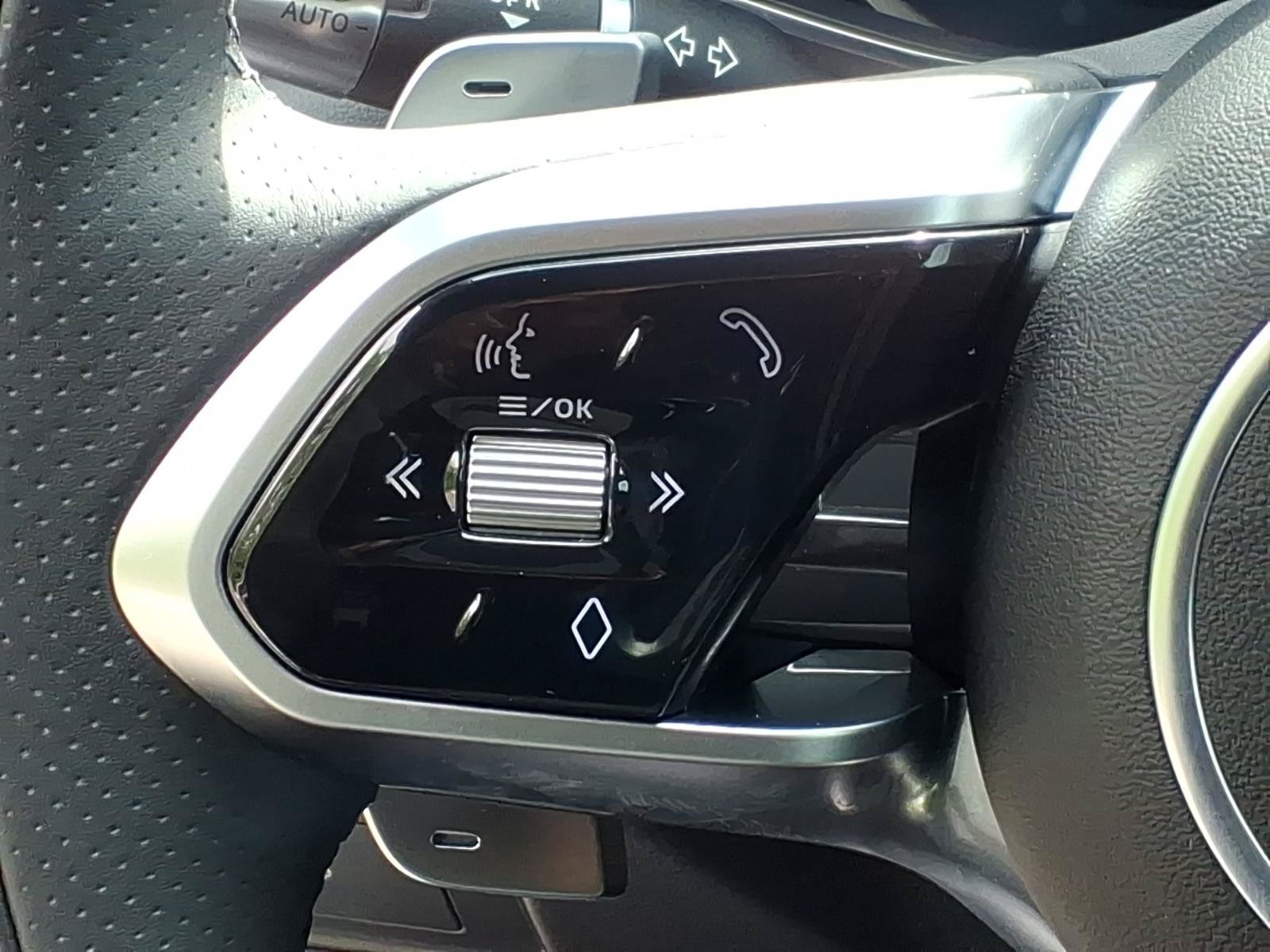Certified 2022 Jaguar XF R-Dynamic SE AWD/4WD image 16