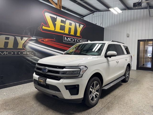 Used 2023 Ford Expedition XLT image 1
