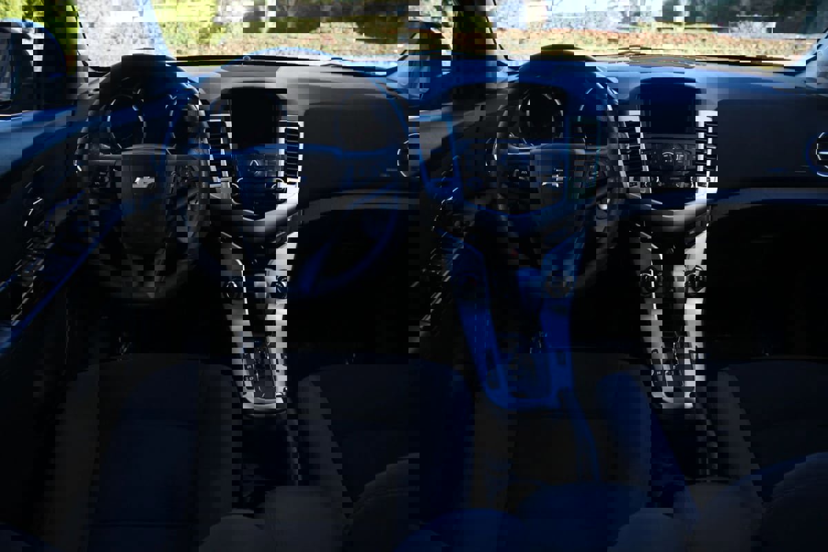 Used 2016 Chevrolet Cruze LT w/ Technology Package image 29